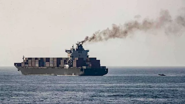 طهران تتهم البحرية الأمريكية باحتجاز سفينة مستلزما