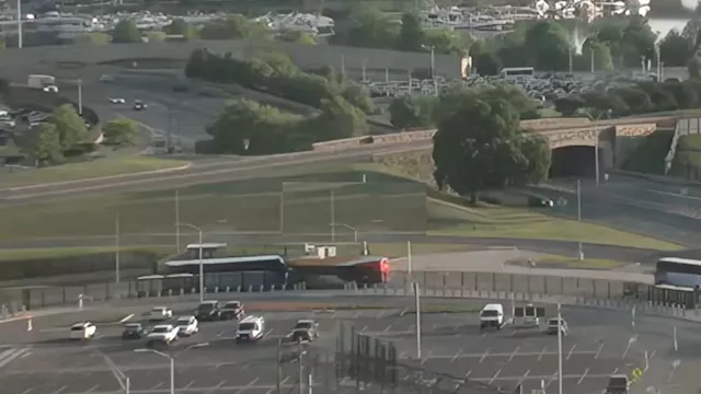 حادث تصادم بين حافلتين لنقل الركاب