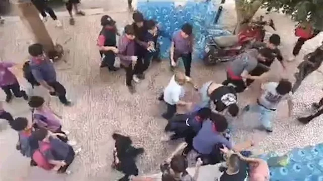 أصيب طالب بجرح قطعي