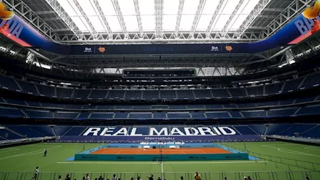 لماذا تحول معقل ريال مدريد إلى ملعب تنس؟