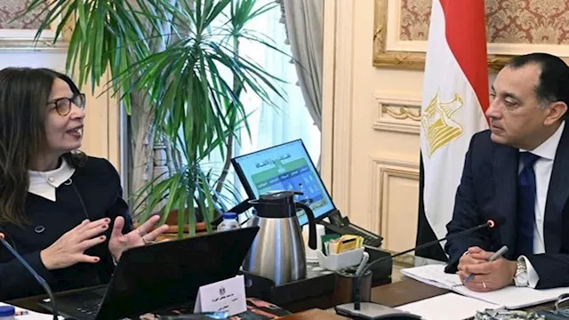 مدبولي يستعرض مع وزيرة الثقافة خطة العمل والعدالة 