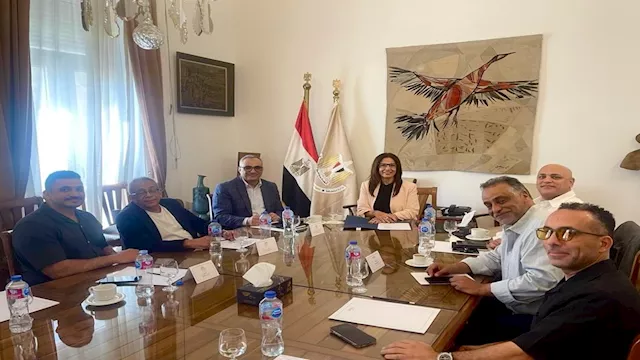 اجتماع وزيرة الثقافة بعدد من منتجي وصنّاع السينما 