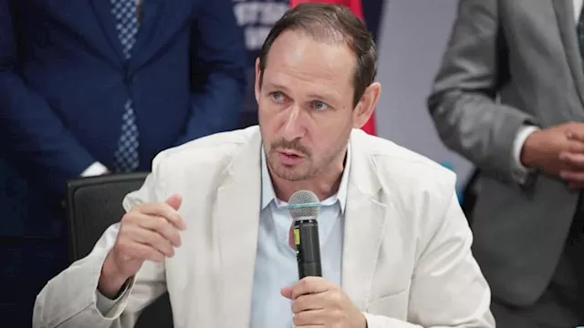  الدكتور أيمن الشيوي رئيس قطاع المسرح