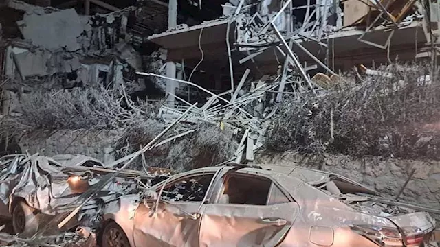 آثار هجوم صاروخي إيراني