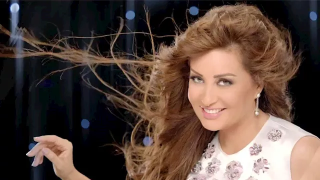 الفنانة لطيفة