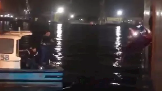 شاب ينقذ فتاة من الغرق في بورسعيد