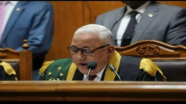 محاكمة 12 متهماً في قضية "أحداث المنصة" 