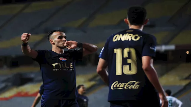 لقطات من الشوط الأول لمباراة الزمالك والمصري (7)