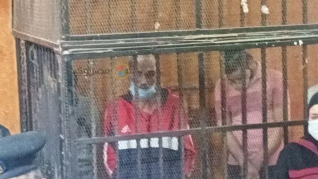 المتهم أثناء محاكمته أمام جنايات كفر الشيخ