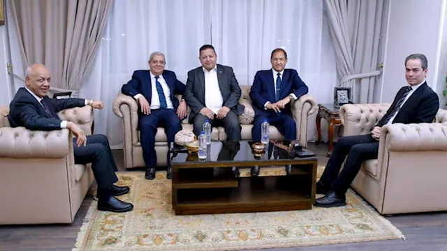 شخصيات عامة وإعلاميون يشاركون في تأبين شيخ الإذاعي