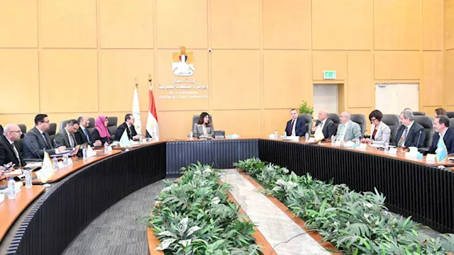 اجتماع وزيرة الاسكان مع مسؤولي شركة التعمير والإسك