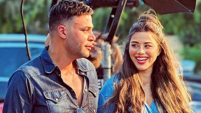 محمد إمام ينشر صورة مع يارا السكري من كواليس ''صقر