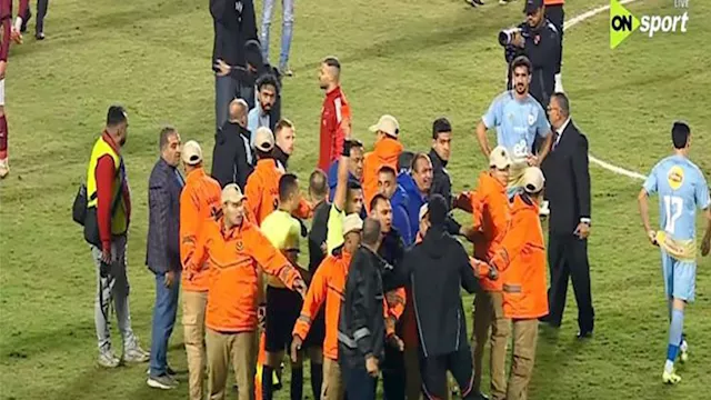 لحظة طرد محمد الشناوي