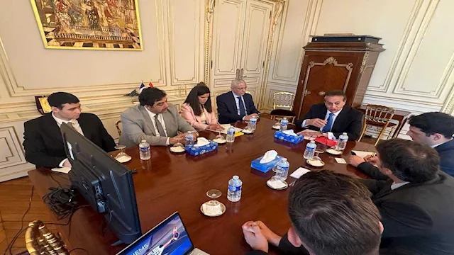 خلال الاجتماع