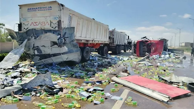 انقلاب سيارة نقل محملة بزيوت بطريق الكافوري غرب ال