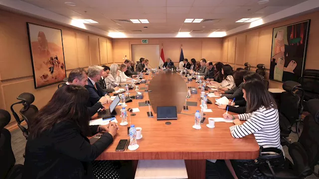 وزير السياحة يبحث مع البنك الدولي خطة 30 مليون سائ