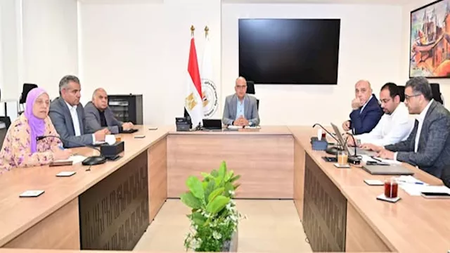 الدكتور هاني سويلم خلال الإجتماع
