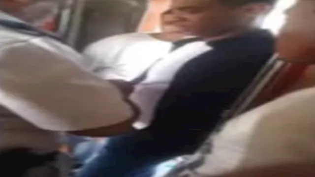 الداخلية تقرر إيقاف شرطي تجاوز مع متسول داخل قطار 