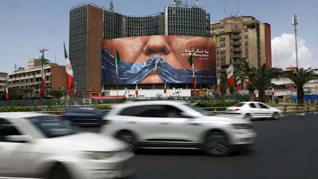 من يتراجع أولًا في المواجهة بين واشنطن وطهران بشأن