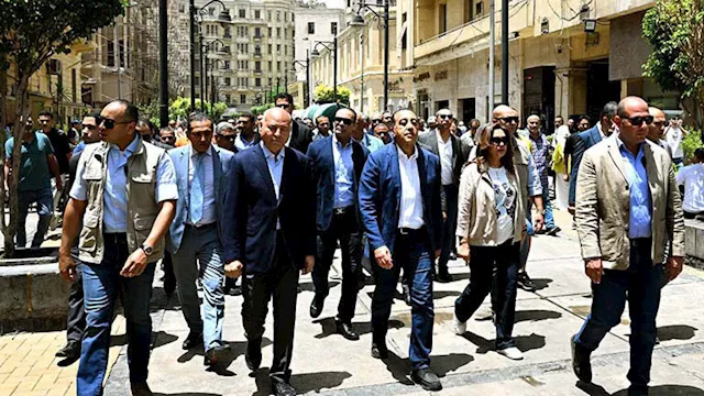 مدبولي يتفقد تطوير القاهرة الخديوية وإحياء وسط الب