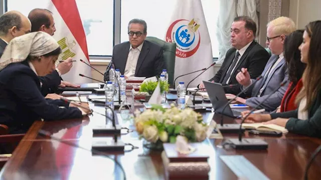 وزير الصحة يناقش مقترح حملة وطنية لرفع الوعي بالأم