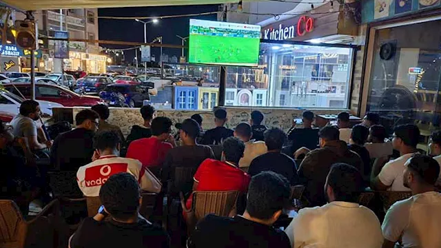 مشجعي الزمالك على مقهي بالسويس