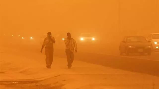 عاصفة ترابية قوية