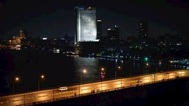 محاولة سرقة هاتف شاب أعلى كوبري الجامعة ليلا
