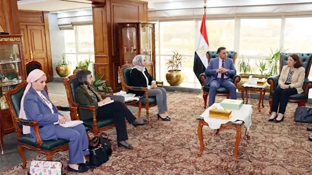 محافظ القليوبية ووفد البنك الدولي
