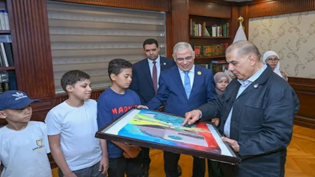 النائب العام رفقة أطفال 57357