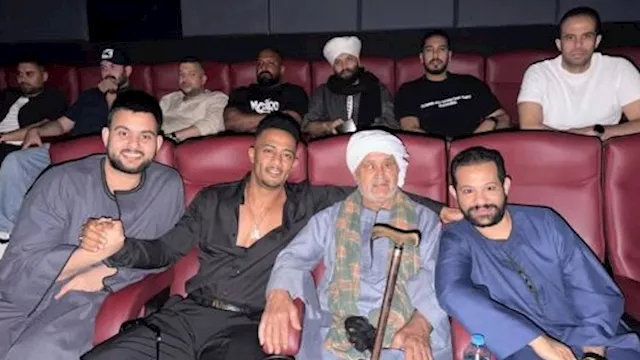 محمد رمضان يجتمع بالصعايدة الثلاثة لمشاهدة ''أسد''