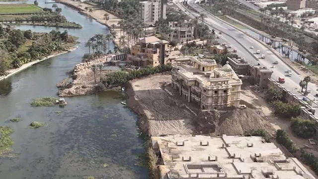 إزالة منشآت أكمل قرطام المخالفة على نهر النيل