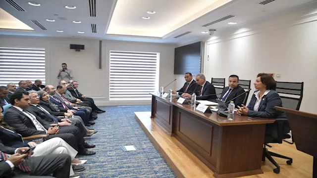 خلال الاجتماع