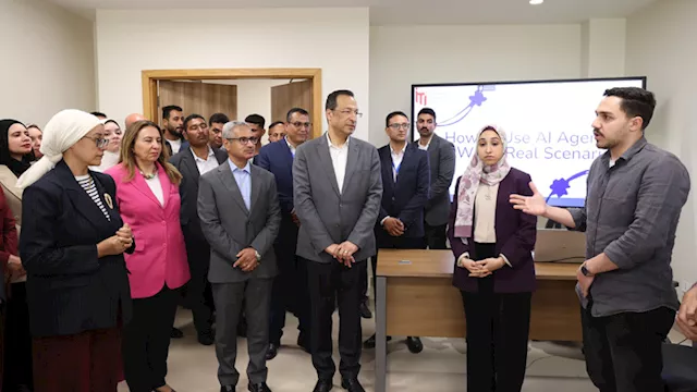 وزير الاتصالات يزور مركز إبداع مصر الرقمية ببني سو