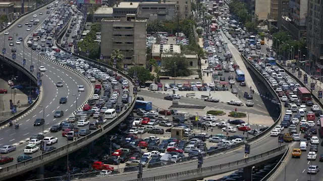 كثافات مرورية متوسطة بمحاور القاهرة والجيزة 