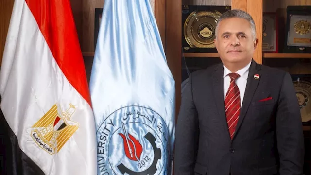 الدكتور أشرف حنيجل رئيس جامعة السويس