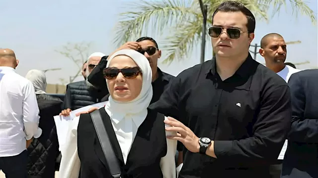 منى عبدالغني وابنها كريم