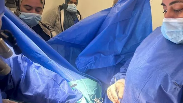 جامعة بنها تُجري عملية قلب معقدة بتقنية أقل تدخلاً
