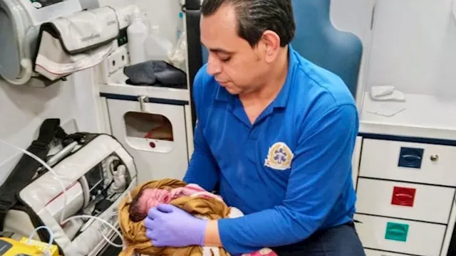 ولادة ناجحة داخل سيارة إسعاف بالمنيا 
