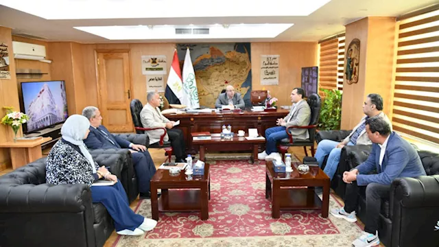 محافظ الفيوم يشكل لجنة لمتابعة مشروعات القرض الأور