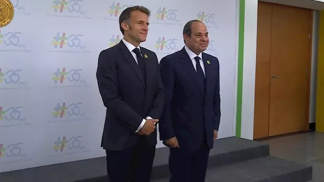 الرئيس السيسي يستقبل ماكرون ببرج العرب