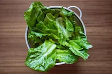 احذر الخس يسبب إسهالا حادا.. ما سر العدوى الطفيلية؟           