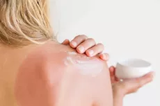 ما أفضل طرق لعلاج حروق الشمس خلال المصيف؟- طبيب يوضح