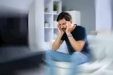 الدوار بسبب الأذن- طبيب يجيب: كيف تفرق بينه وبين الدوخة العادية؟