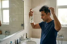 زيت إكليل الجبل لإنبات الشعر .. هل يضاهي المينوكسيديل؟ 