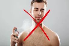 هل رش العطور على منطقة الرقبة يسبب أضرارًا صحية؟ دراسة تجيب