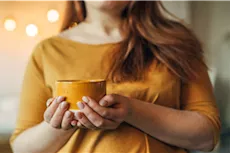 5 مشروبات يمكن أن تُهدئ الكورتيزول قبل النوم