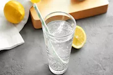 هل يساعد شرب ماء بذور الشيا على معدة فارغة في إنقاص الوزن؟