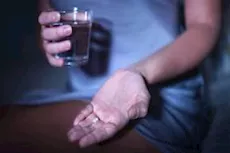 هل من الآمن تناول مكملات الميلاتونين بعد تناول الكافيين؟