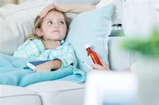 الاستخدام العشوائي لـ المضادات الحيوية على الأطفال.. طبيب يوضح خطورتها